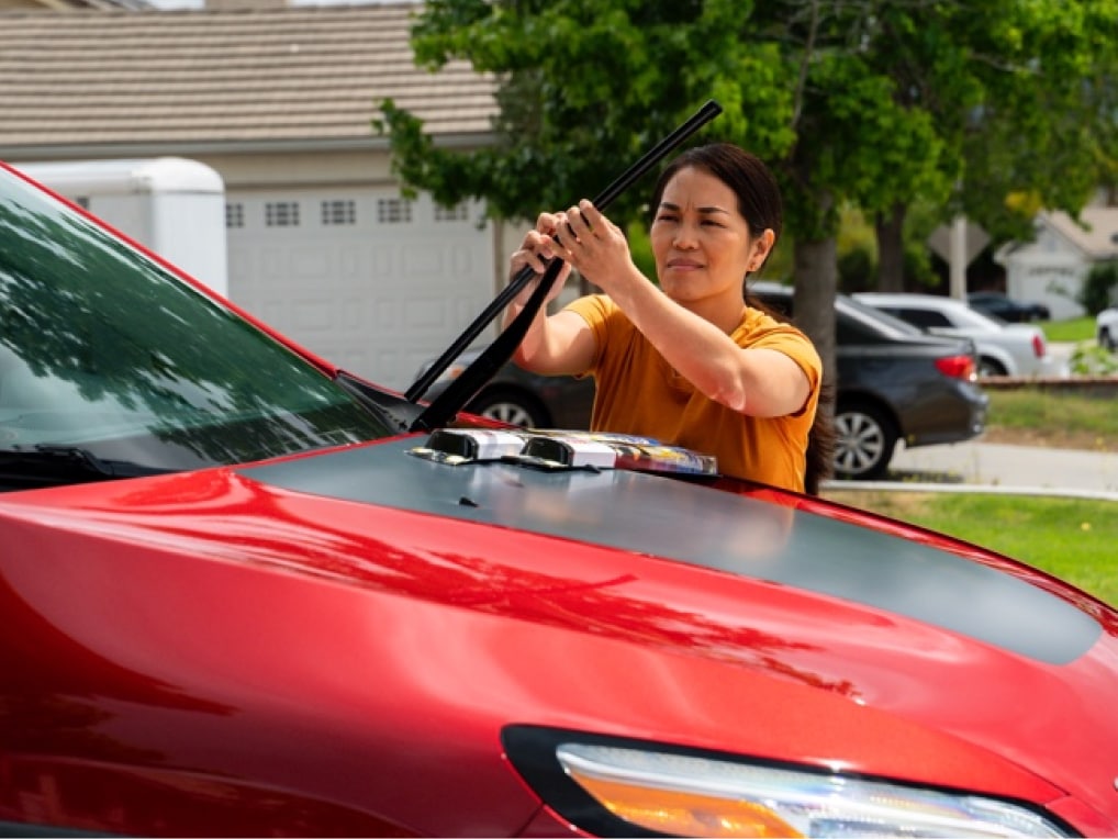 how to check and change windshield wipers