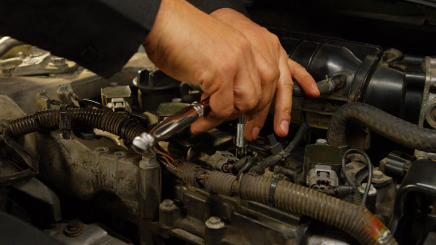 Steps to Replace a Spark Plug