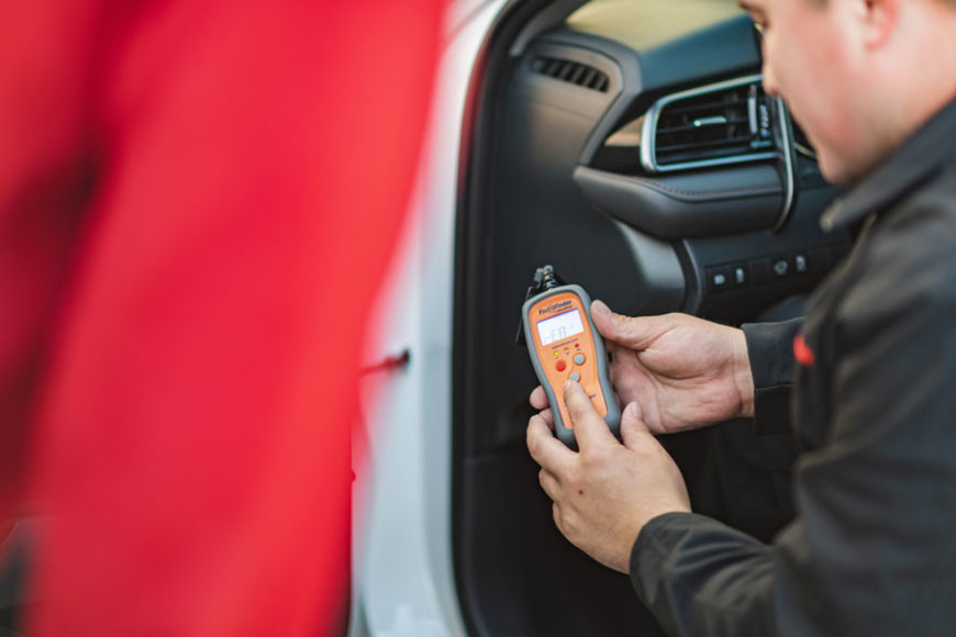AutoZoner showing Fix Finder scan tool results to a customer