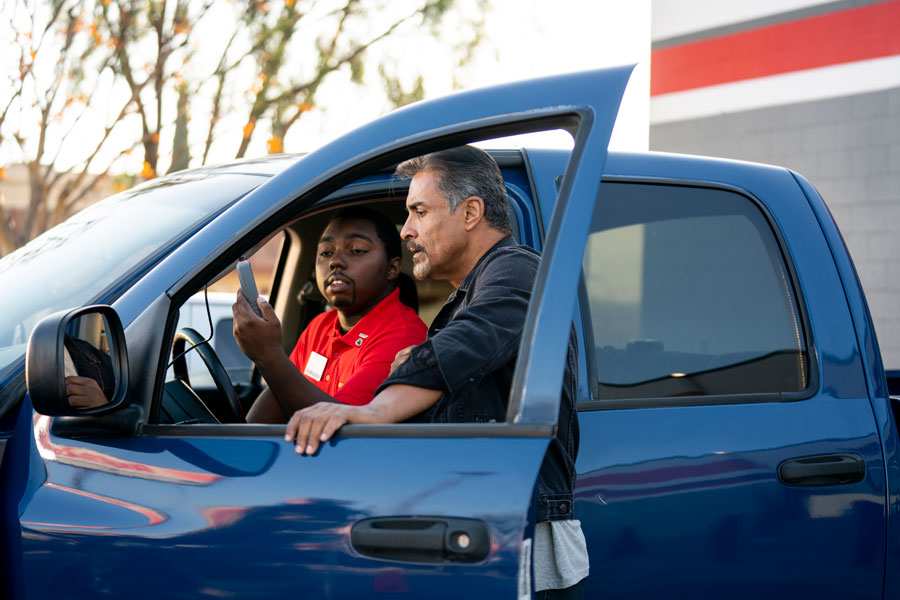 AutoZone associate showing a customer a reading for P1151 on a Fix Finder scan tool