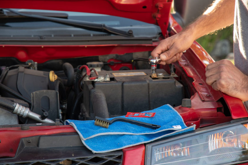 does autozone change battery terminals 