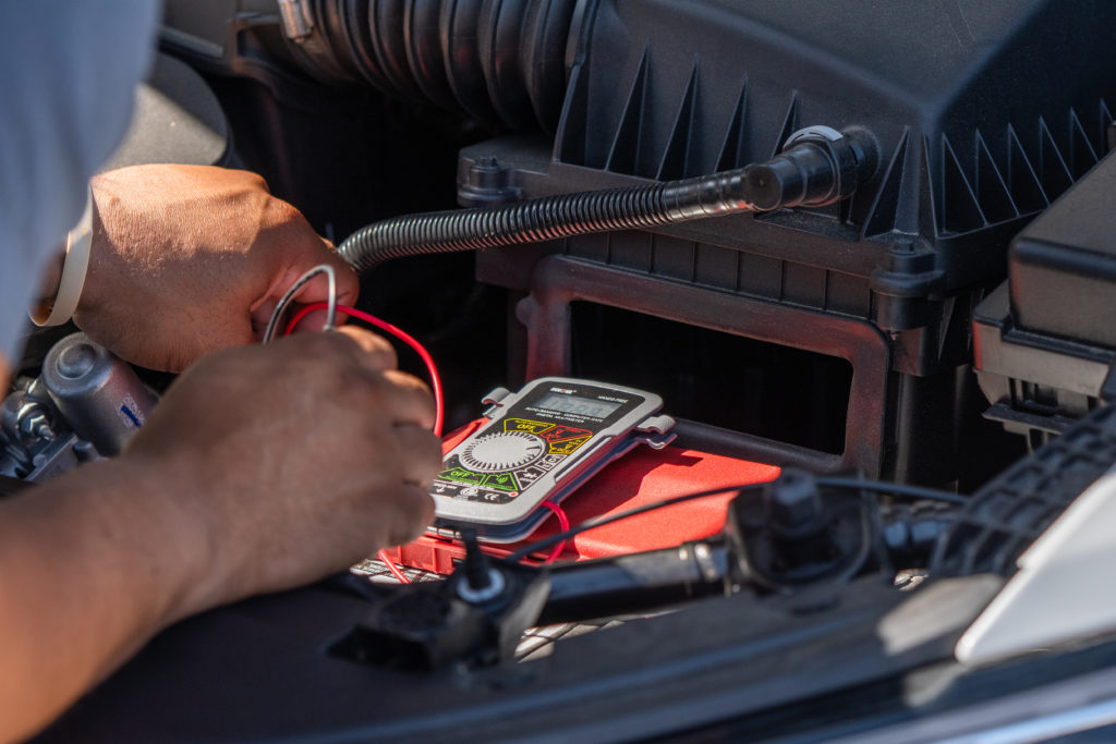 How To Test a Car Battery's Voltage With a Multimeter - AutoZone