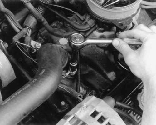 Avalanche, Sierra, Silverado, C&K Series, 1999-2005 Removal & Installation Repair Guide 4.3L Engine 4.3L, 5.0L, 5.7L and 7.4L Engines